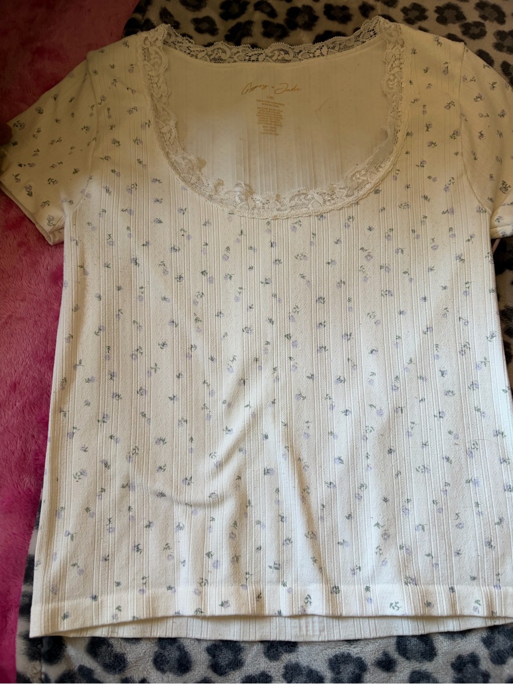 Gipsey & Jade woman’s lace Collor floral tee- XL but it’s more like a s/m